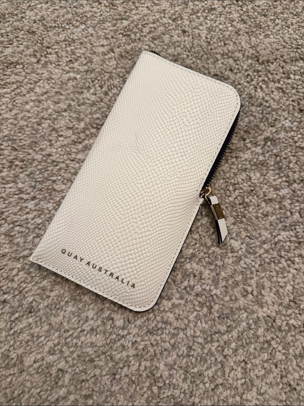 Quay Australia White Textured Sunglasses Case